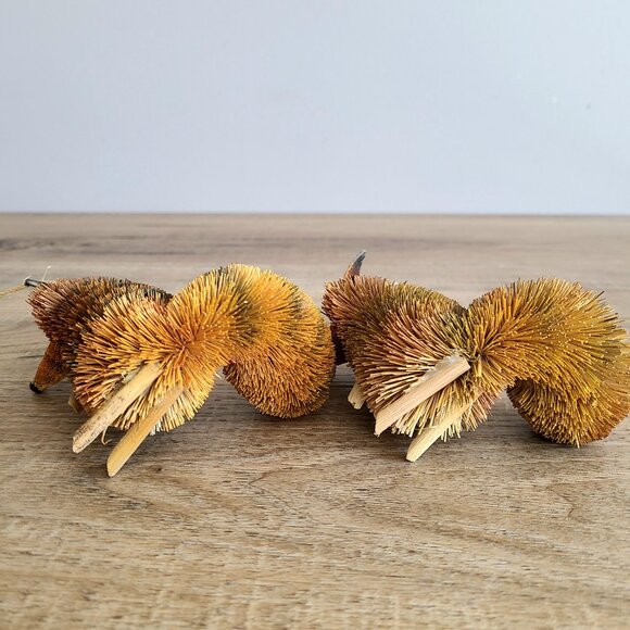 2 cute squirrels Christmas ornaments. - Picture 5 of 6